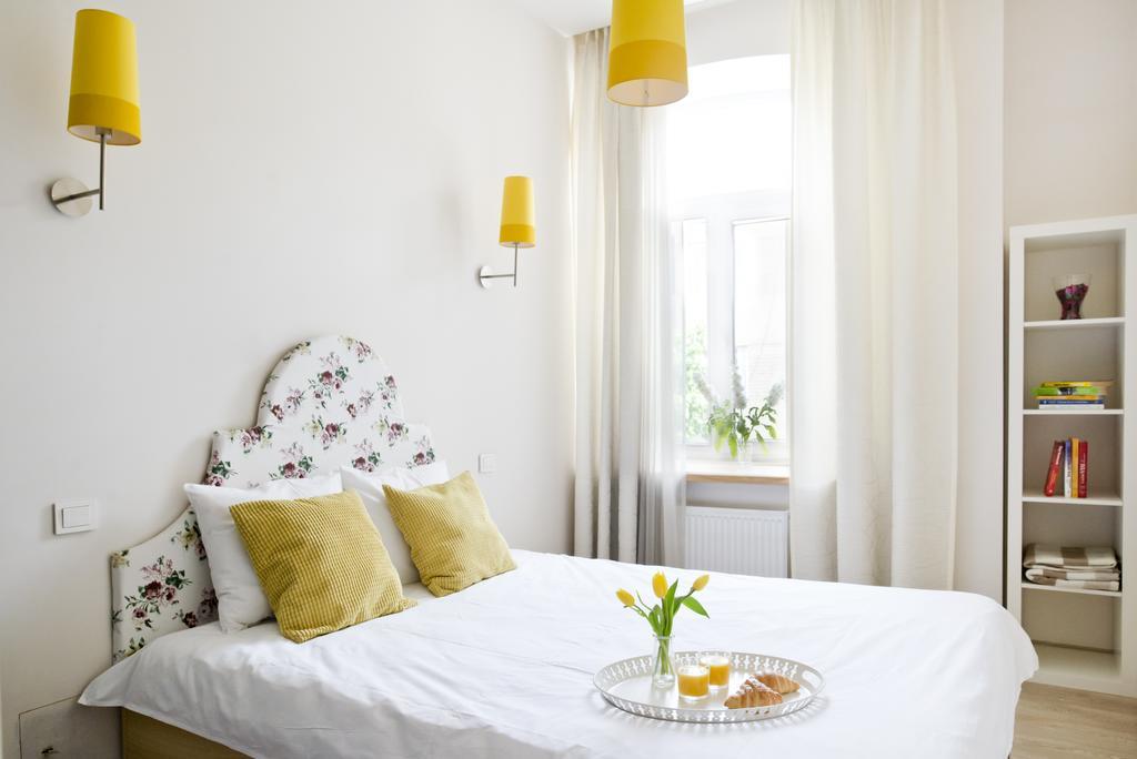 Bright Apartment In Old Town By Urban Rent Vilnius Ngoại thất bức ảnh